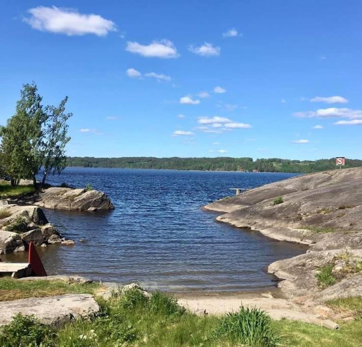 Hybel I Underetasje 700M Fra Strand Trogstad Exteriör bild