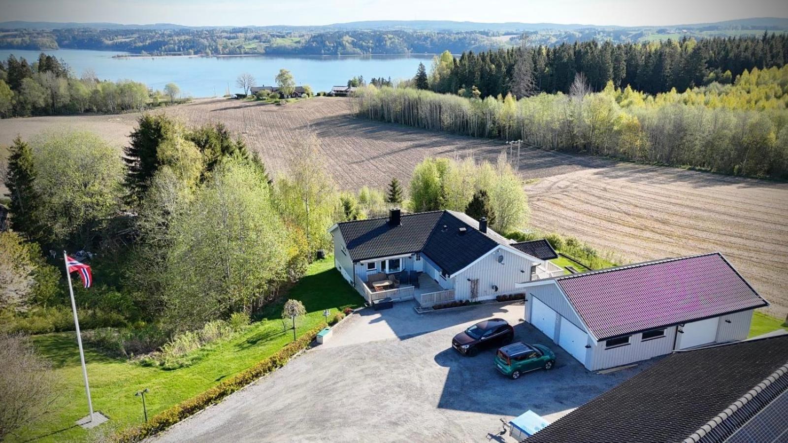 Hybel I Underetasje 700M Fra Strand Trogstad Exteriör bild